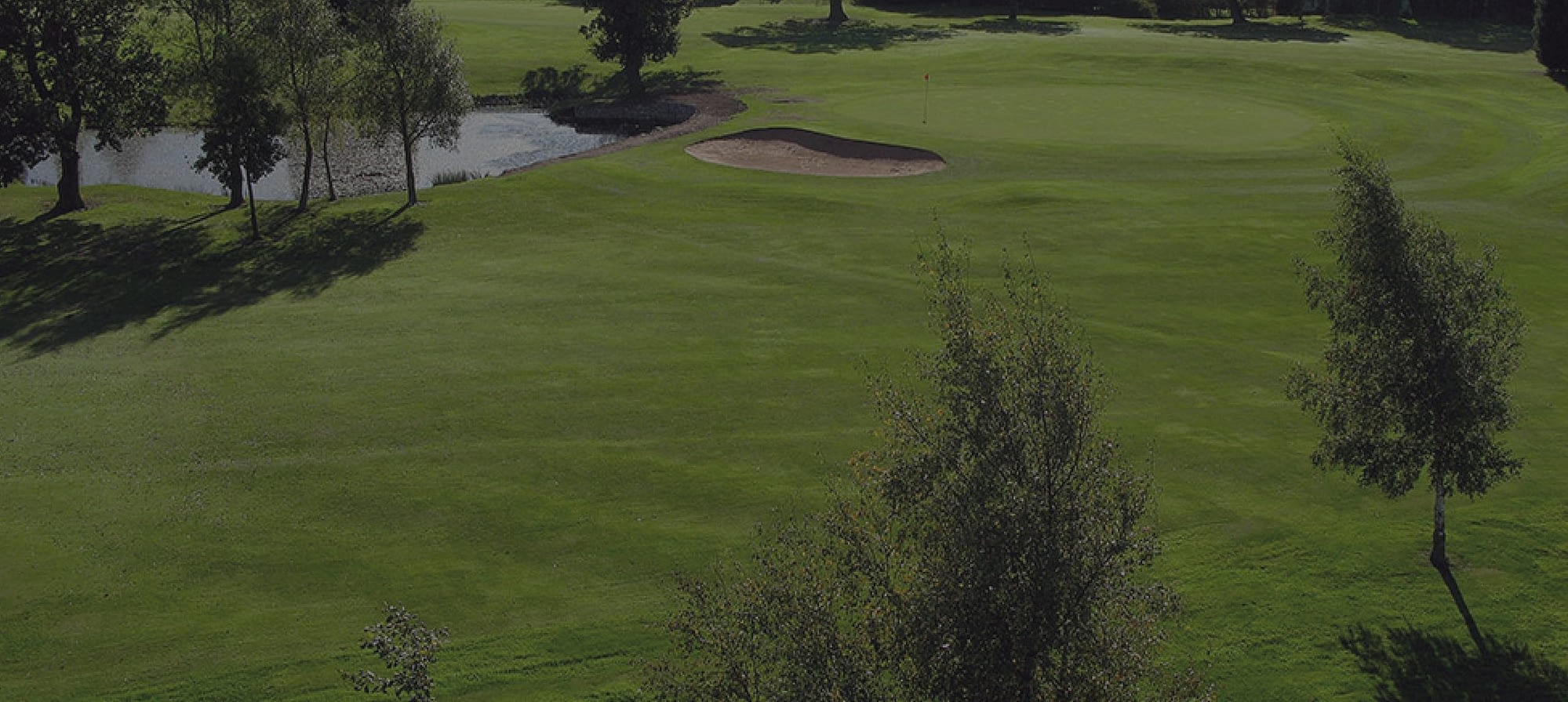 Welcome to Oakridge Golf Club Nestled in the heart of the spectacular Warwickshire countryside, Oakridge is a family-run golf club renowned for its friendly atmosphere and distinctive parkland course.
